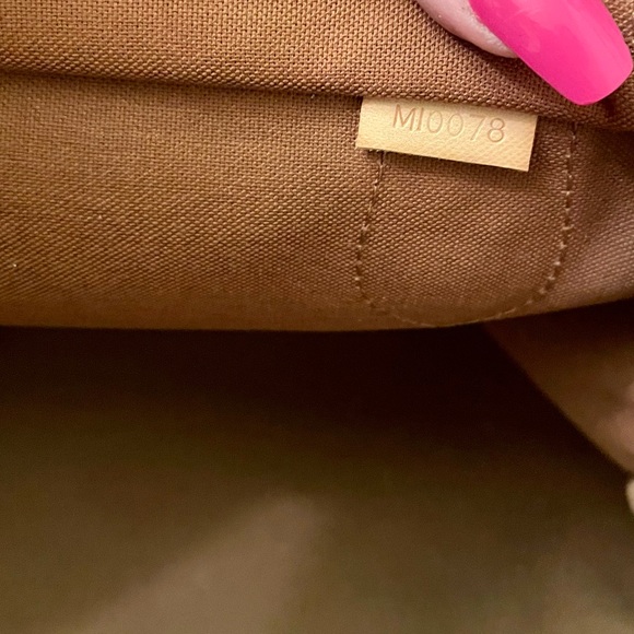 ⭐️ SOLD ⭐️ LOUIS VUITTON - Montorgueil PM Beauty - Picture 12 of 12